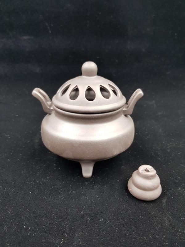 双耳三足紫砂香炉5.3cm | Evergreen Buddhist Culture